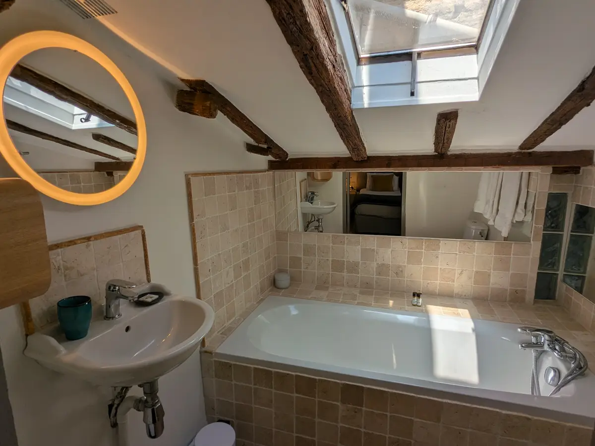 Chambre Criollo sous les toits de La Banasterie