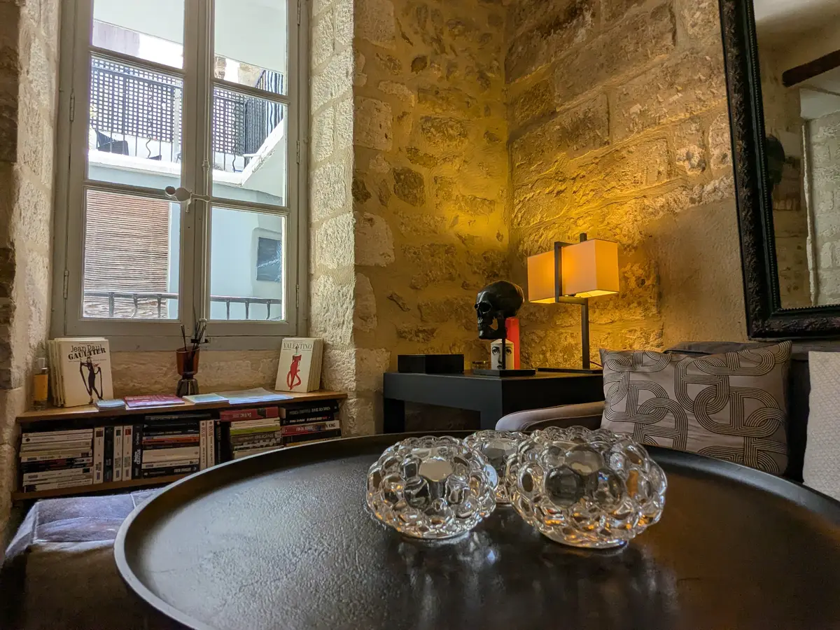 Salon chaleureux de La Banasterie à Avignon